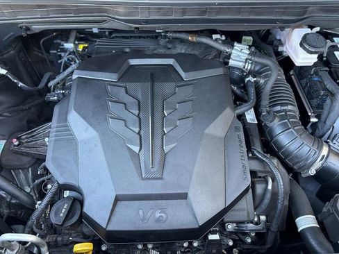 Used 2023 Kia Carnival LX image 41