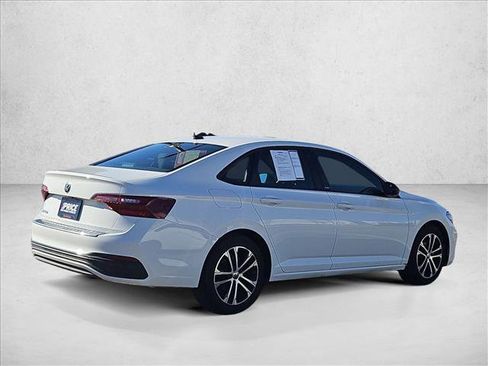 Used 2024 Volkswagen Jetta Sport image 4