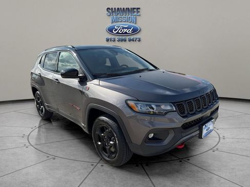 Used 2023 Jeep Compass Trailhawk image 3