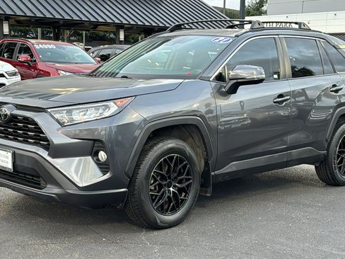 Used 2021 Toyota RAV4 XLE w/ Convenience Package FWD image 4