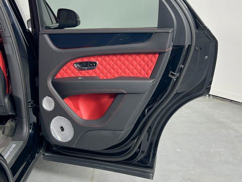 Certified 2022 Bentley Bentayga image 30