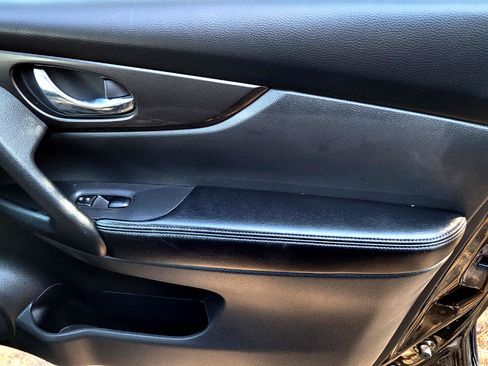 Used 2019 Nissan Rogue S w/ Special Edition Package image 16