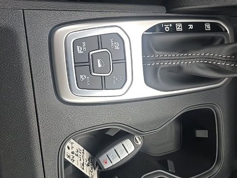 New 2026 Nissan Frontier SV image 21