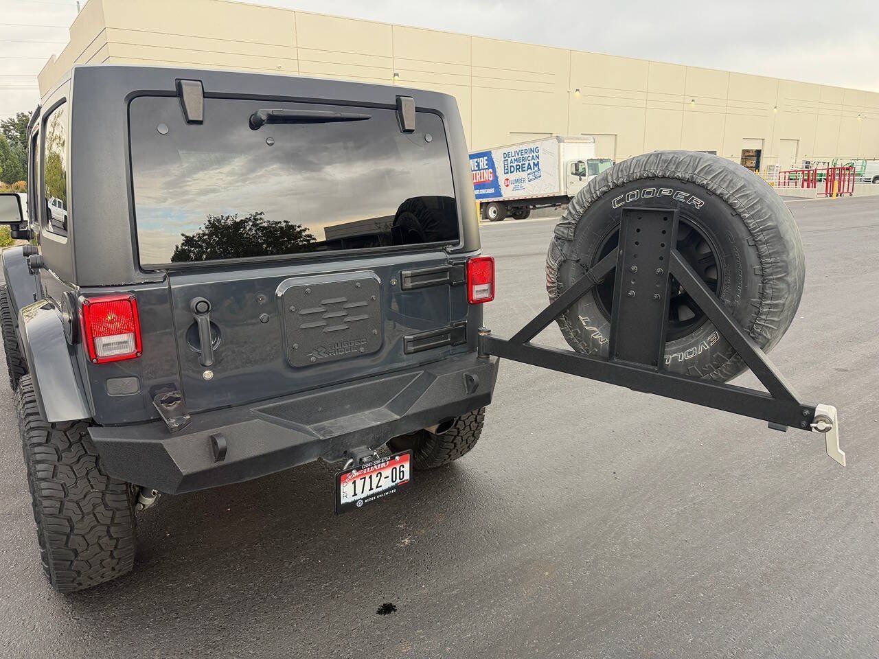 Used 2018 Jeep Wrangler Unlimited Sahara w/ Connectivity Group AWD/4WD image 26