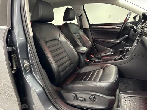 Used 2016 Volkswagen Passat 1.8T SEL Premium image 19