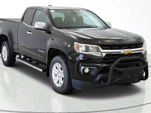 Used 2021 Chevrolet Colorado LT w/ Chrome Appearance Package AWD/4WD image 2