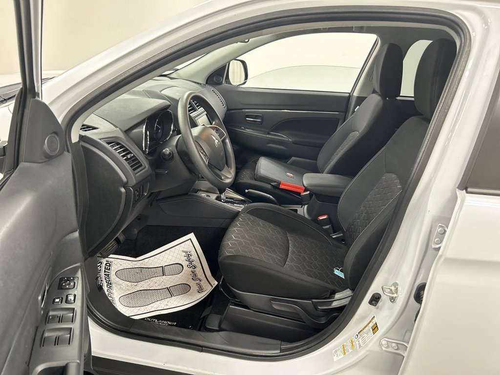 Used 2025 Mitsubishi Outlander Sport AWD image 9