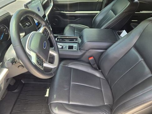 Used 2022 Ford Expedition XLT RWD image 10