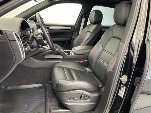 Used 2023 Porsche Cayenne Platinum Edition image 5