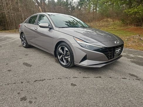 Used 2023 Hyundai Elantra SEL w/ Convenience Package image 7