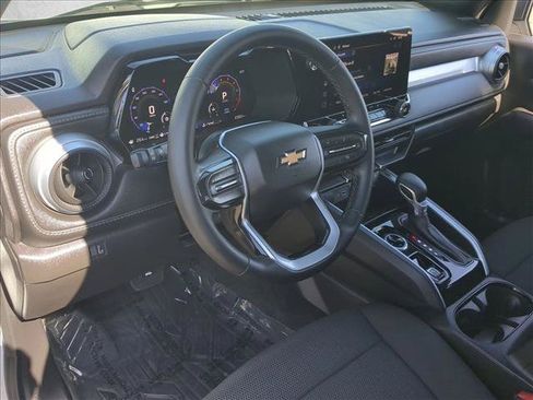 Used 2025 Chevrolet Colorado LT AWD/4WD image 10