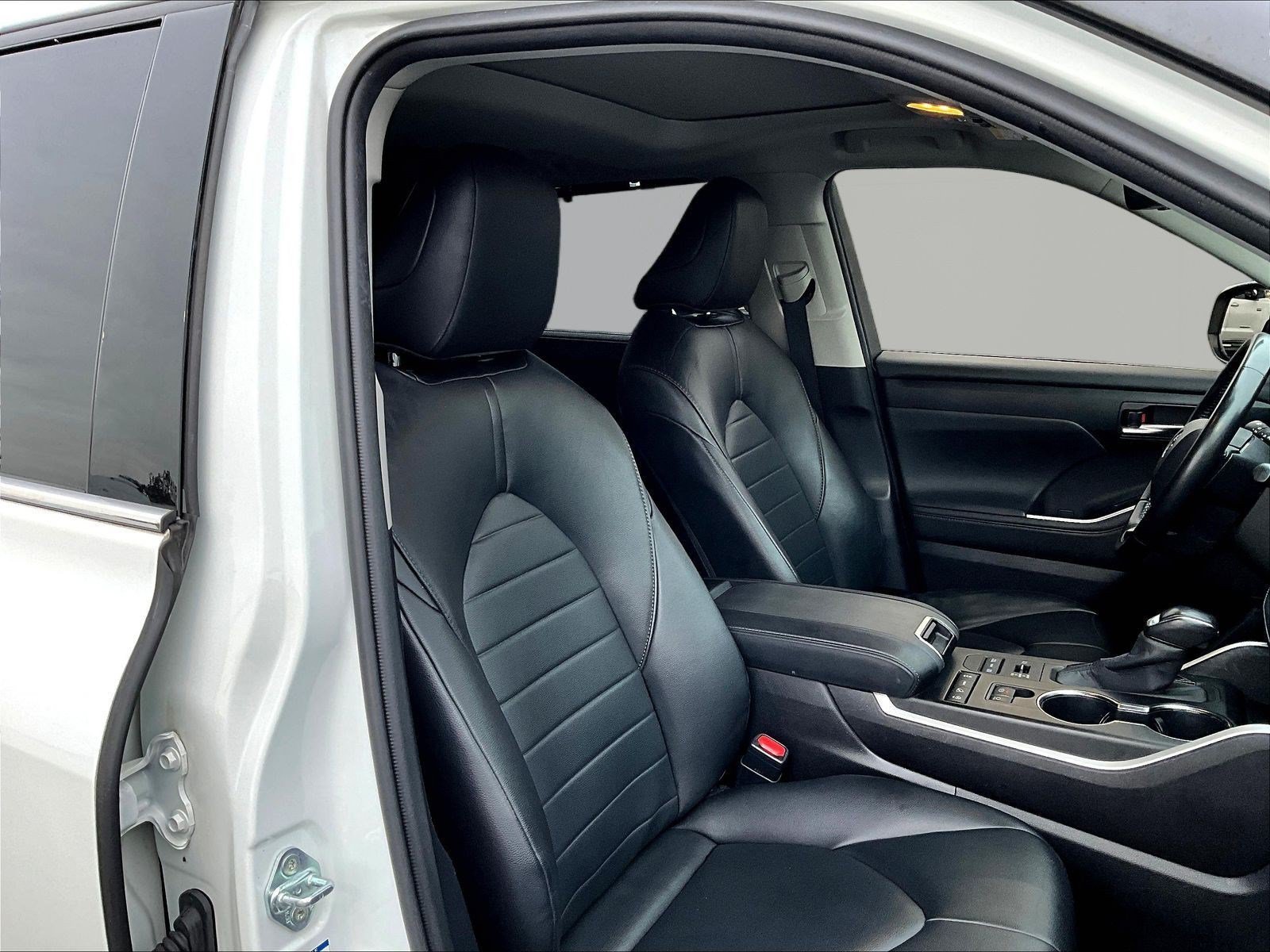 Used 2020 Toyota Highlander XLE AWD/4WD image 30