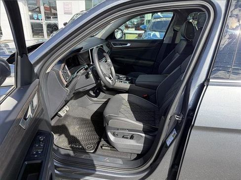 Used 2025 Volkswagen Atlas SEL Premium R-Line image 12