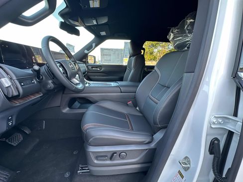 New 2026 Nissan Armada SL w/ Captain's Chari Seat Package image 23