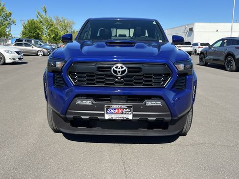 Used 2025 Toyota Tacoma TRD Sport w/ TRD Sport Premium Package AWD/4WD image 8