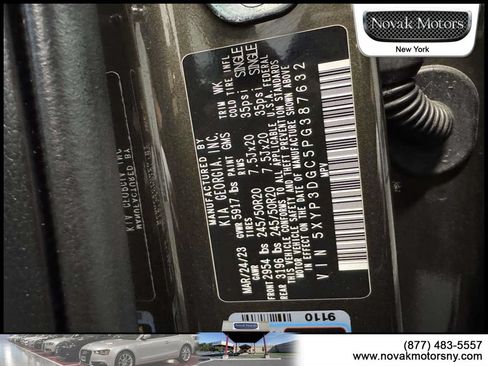 Used 2023 Kia Telluride EX w/ EX Captain's Chair Package AWD/4WD image 21