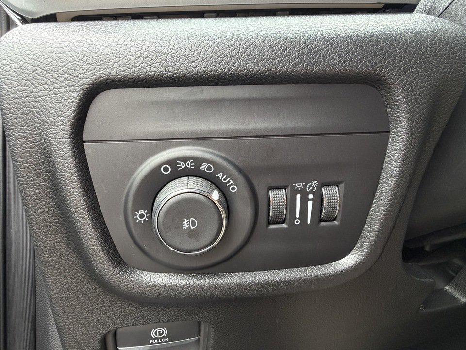 Used 2025 Jeep Grand Cherokee Limited AWD/4WD image 22
