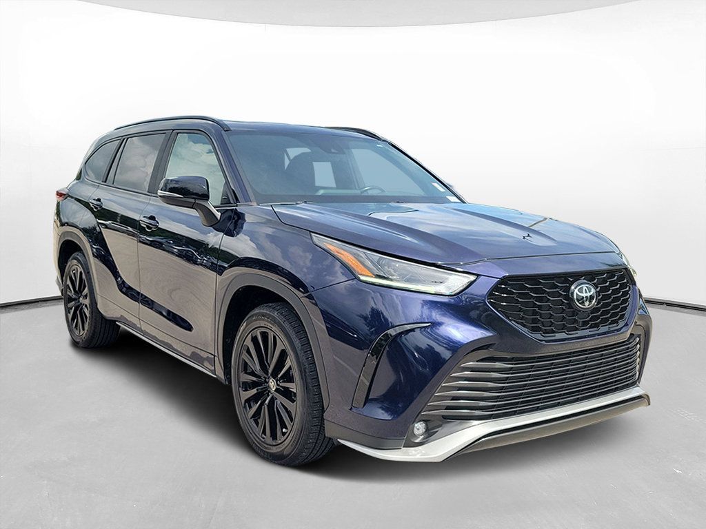 Used 2024 Toyota Highlander XSE FWD image 3