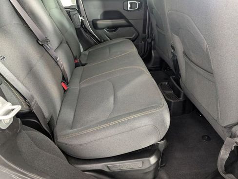 Used 2025 Jeep Wrangler Unlimited Sahara image 28