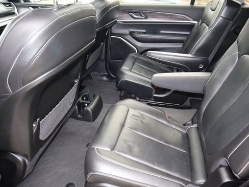 Used 2022 Jeep Grand Cherokee L Limited image 18