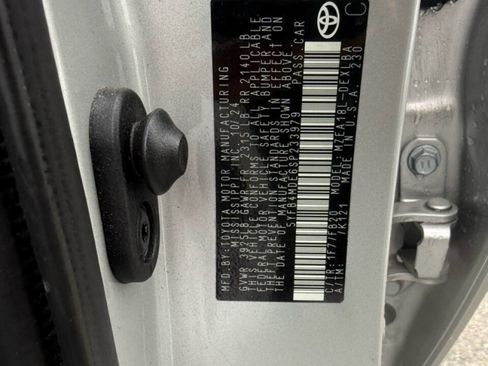 Used 2025 Toyota Corolla LE image 20