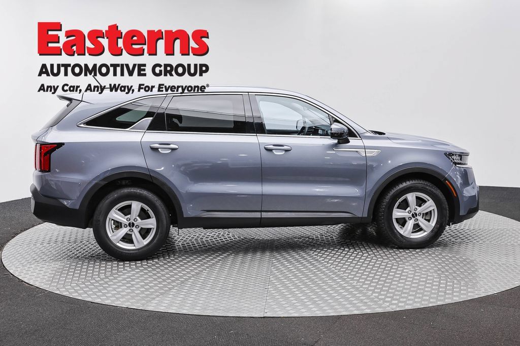 Used 2022 Kia Sorento LX FWD image 4