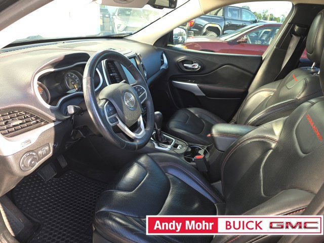 Used 2017 Jeep Cherokee Trailhawk AWD/4WD image 8