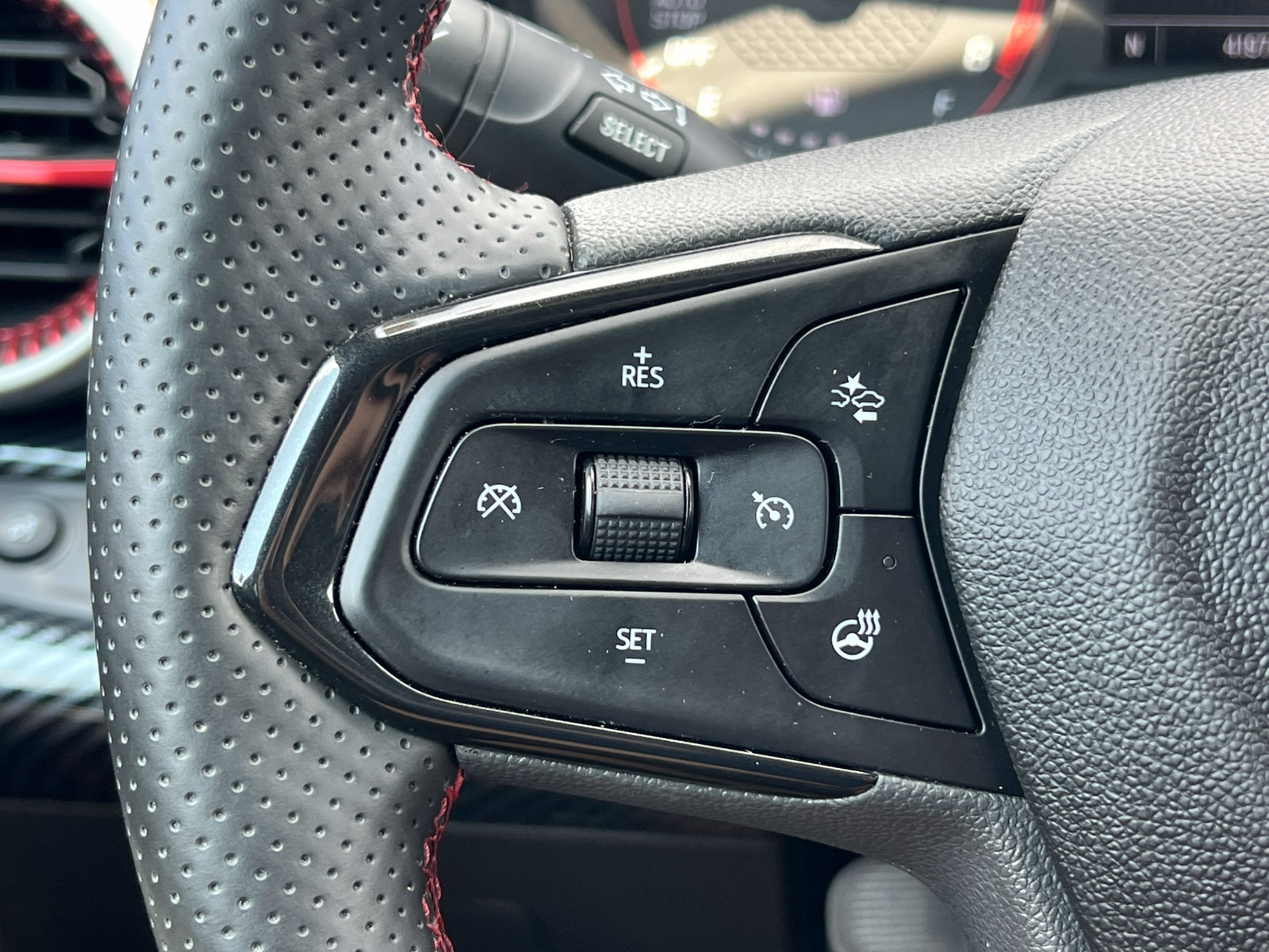 Certified 2024 Chevrolet Trax RS w/ Sunroof Package FWD image 22