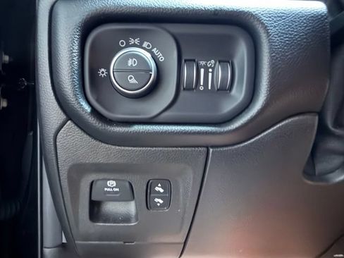 Used 2019 RAM 1500 Big Horn AWD/4WD image 35