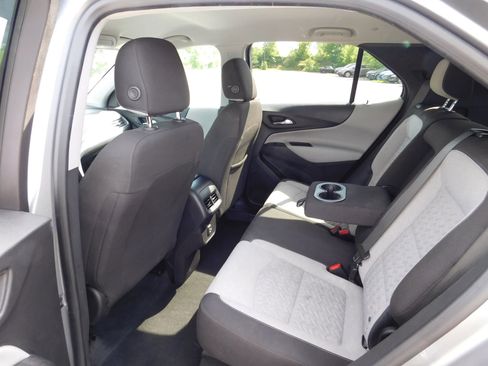 Used 2023 Chevrolet Equinox LS w/ LS Convenience Package FWD image 9