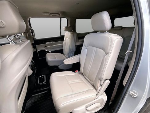 Used 2022 Jeep Wagoneer Series III w/ Flexible Seating Group AWD/4WD image 18