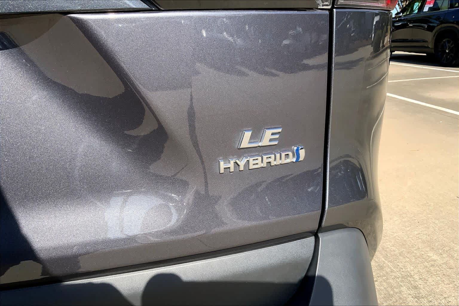 Used 2024 Toyota RAV4 LE AWD/4WD image 10