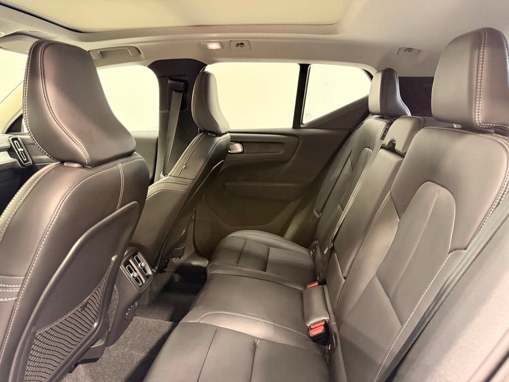 Used 2026 Volvo XC40 B5 Plus AWD/4WD image 21