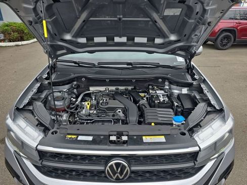 Used 2024 Volkswagen Taos SE image 28