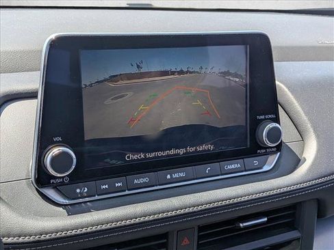 Used 2025 Nissan Rogue SV FWD image 12