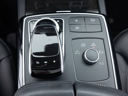 Used 2019 Mercedes-Benz GLE 400 4MATIC image 38