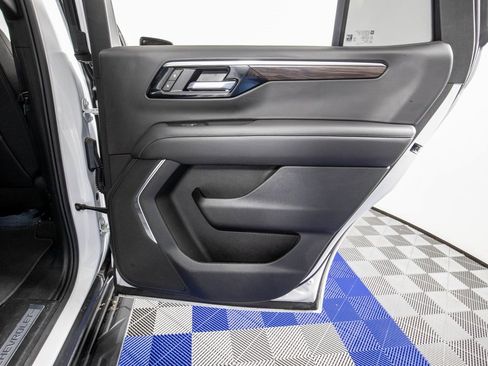 Used 2025 Chevrolet Tahoe LT image 18