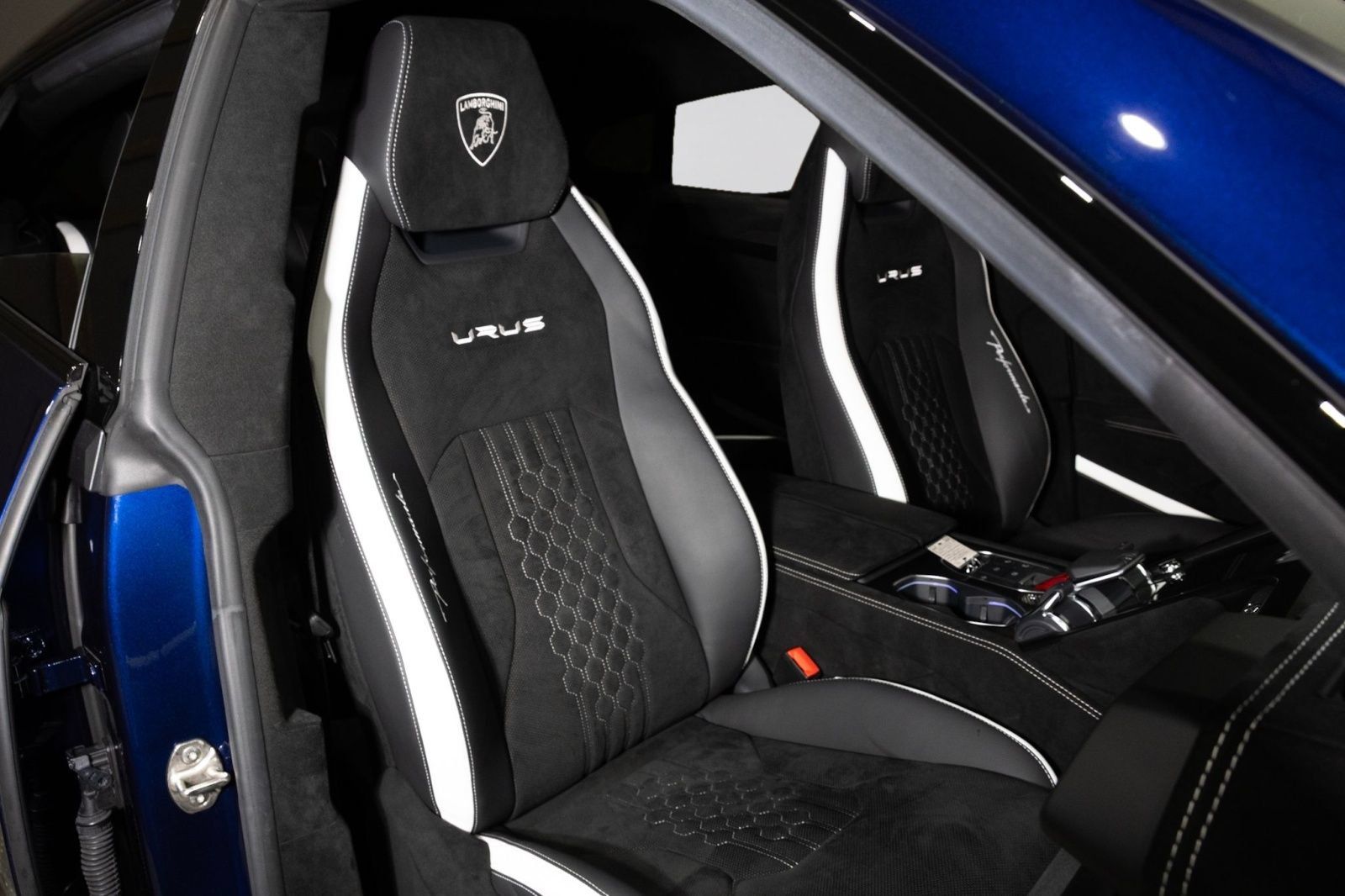 Used 2024 Lamborghini Urus Performante AWD/4WD image 6