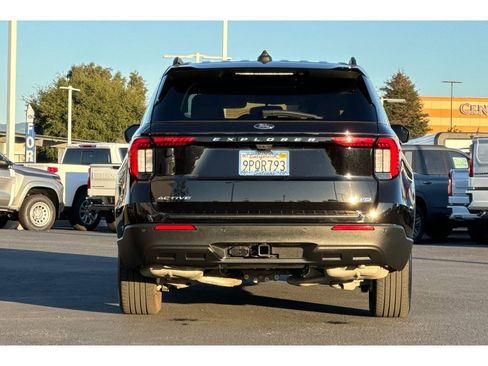Used 2025 Ford Explorer Active image 5