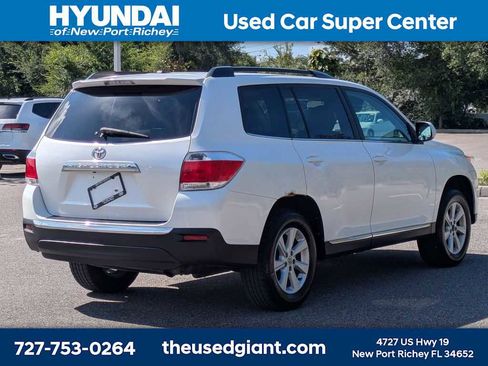 Used 2011 Toyota Highlander SE w/ Tow Pkg FWD image 5