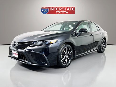 Certified 2024 Toyota Camry SE image 3