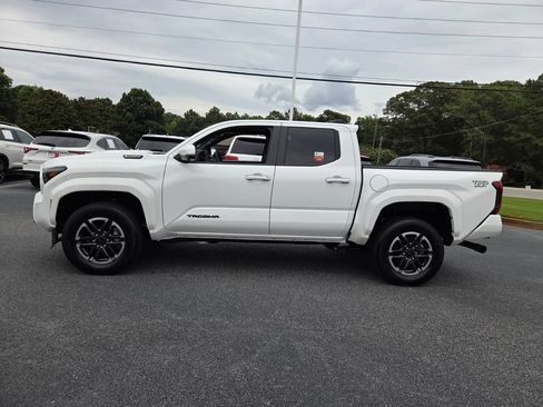 Used 2025 Toyota Tacoma TRD Sport w/ TRD Sport Premium Package AWD/4WD image 4