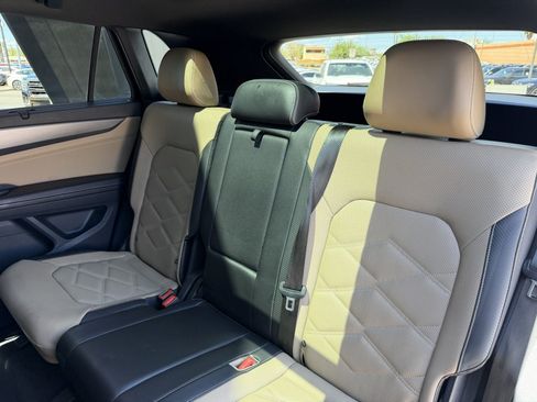 Used 2024 Volkswagen Atlas Cross Sport SE FWD image 35