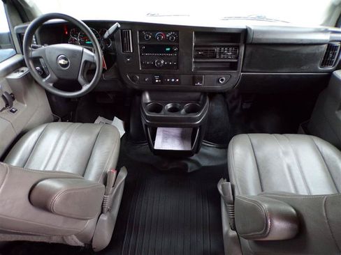 Used 2017 Chevrolet Express 3500 LS RWD image 28