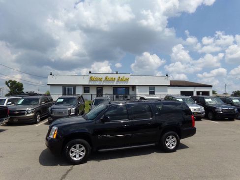 Used 2014 GMC Yukon XL SLT image 2