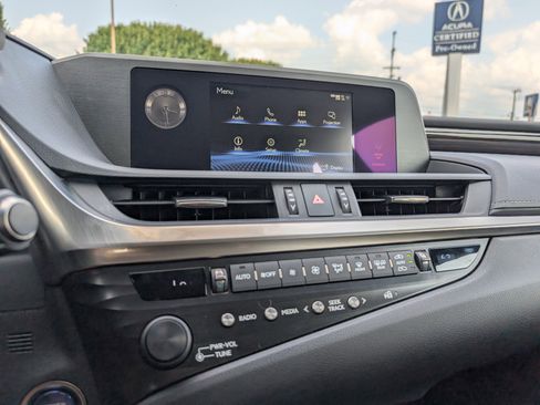 Used 2020 Lexus ES 300h w/ Premium Package image 17