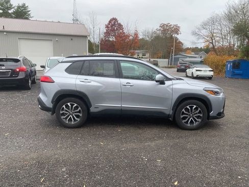 Used 2024 Toyota Corolla Cross SE image 4