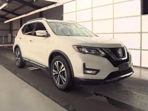 Used 2017 Nissan Rogue SL w/ SL Premium Package image 4