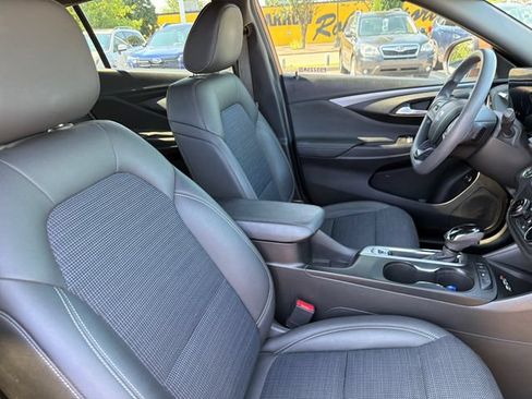 Used 2025 Buick Envista Preferred w/ Convenience II Package FWD image 25
