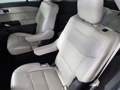 Used 2023 Ford Explorer Platinum w/ Technology Package image 14